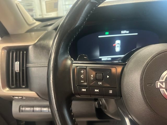 Used 2023 Nissan Pathfinder Platinum AWD/4WD image 15