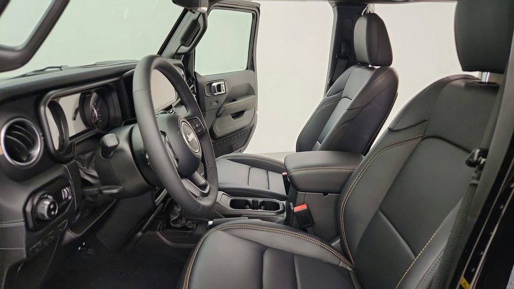 Used 2025 Jeep Gladiator Sport image 16