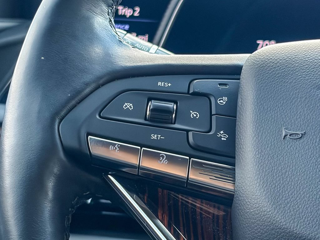 Used 2022 Cadillac Escalade Premium Luxury AWD/4WD image 17