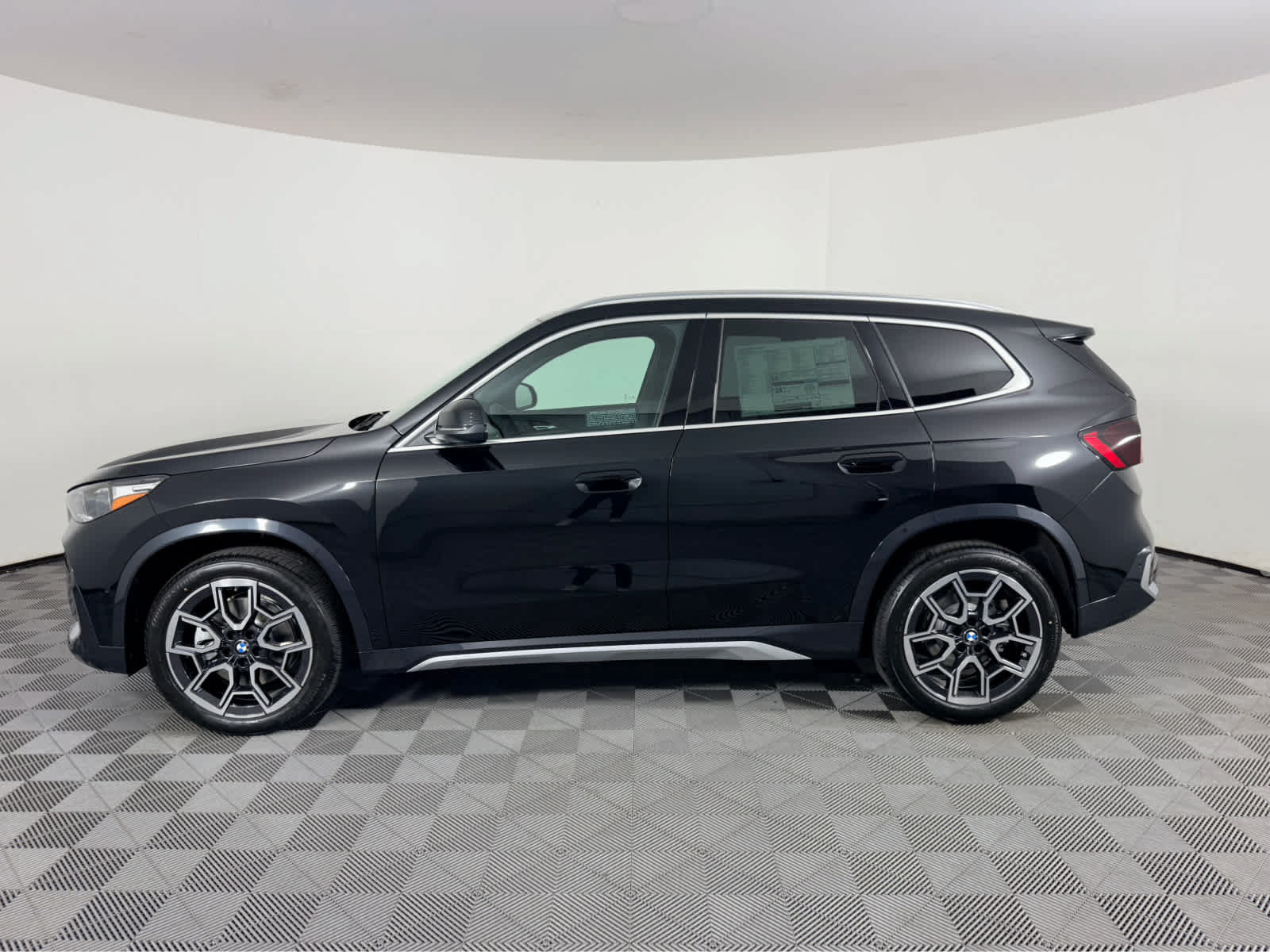 New 2027 BMW X1 xDrive28i AWD/4WD image 6