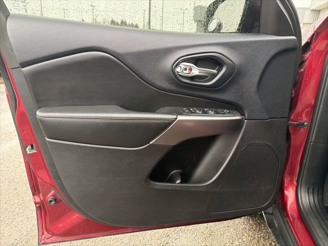 Used 2019 Jeep Cherokee Latitude w/ Popular Appearance Group image 25