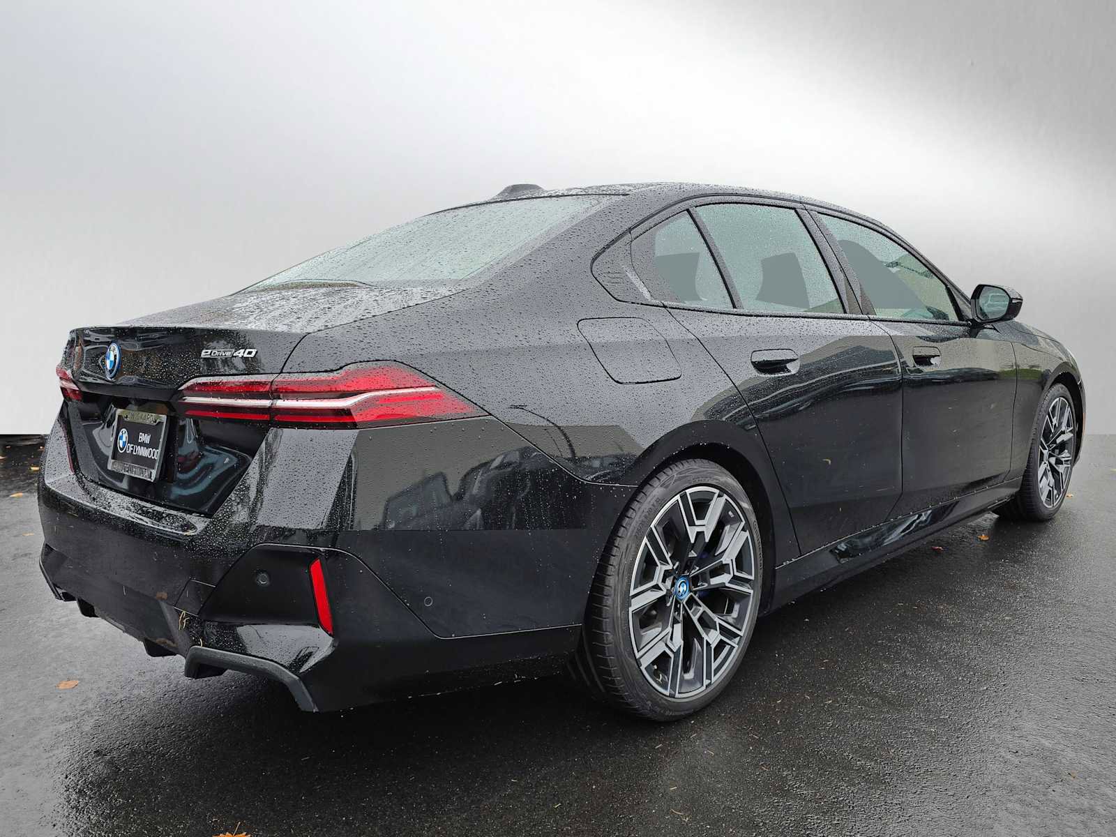 Used 2024 BMW i5 eDrive40i w/ M Sport Package image 3