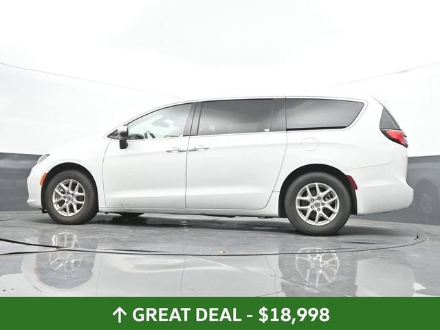 Used 2023 Chrysler Pacifica Touring-L FWD image 36