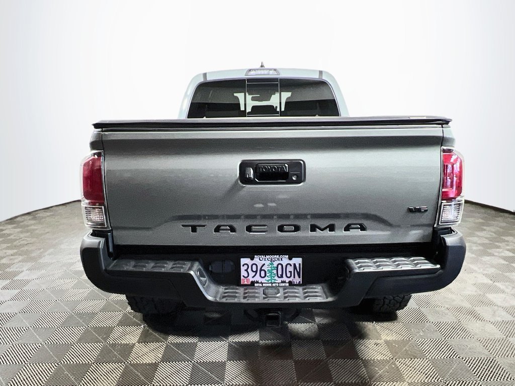 Certified 2022 Toyota Tacoma TRD Off-Road w/ Black Out Package (TMS) AWD/4WD image 6