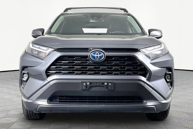 Used 2022 Toyota RAV4 XLE Premium image 2