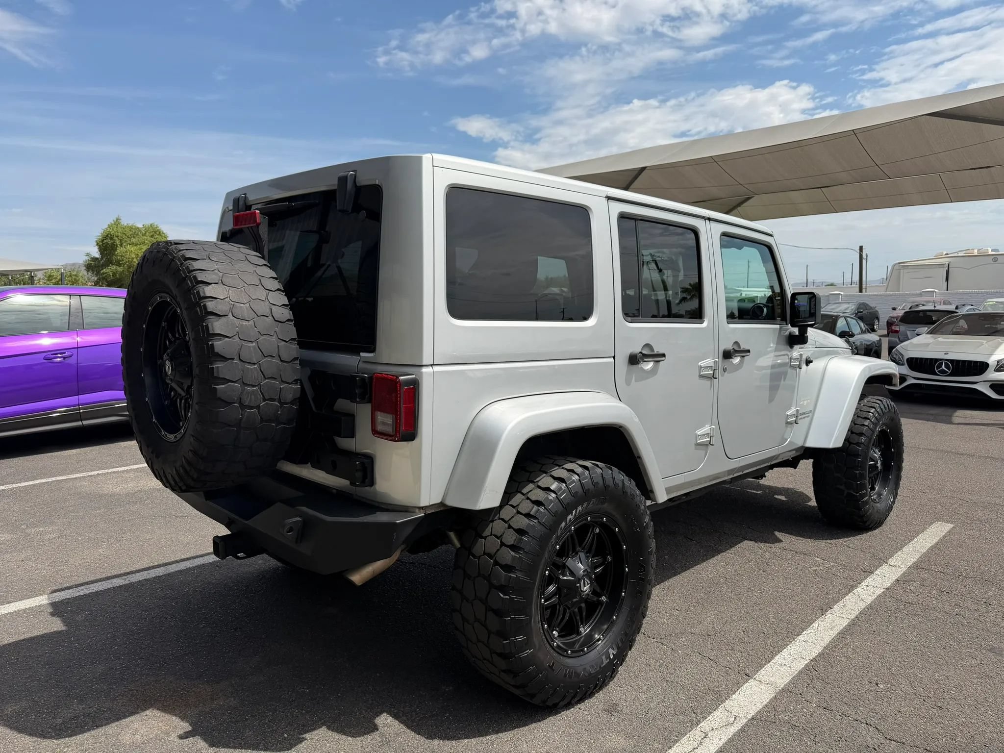 Used 2012 Jeep Wrangler Unlimited Sahara w/ Connectivity Group AWD/4WD image 11