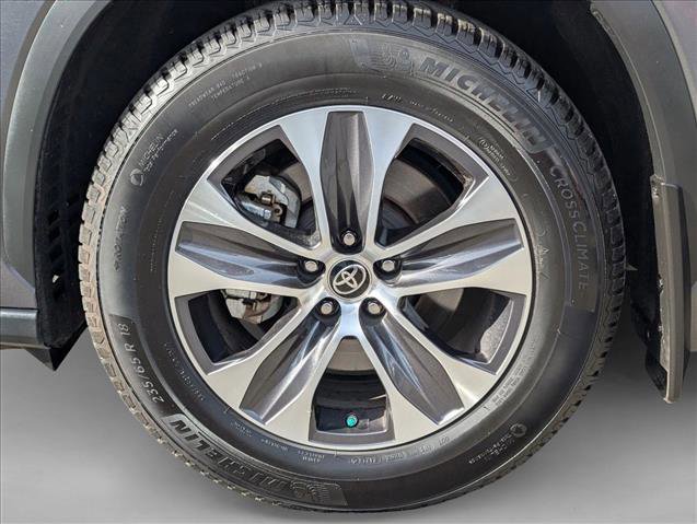 Used 2021 Toyota Highlander XLE image 23