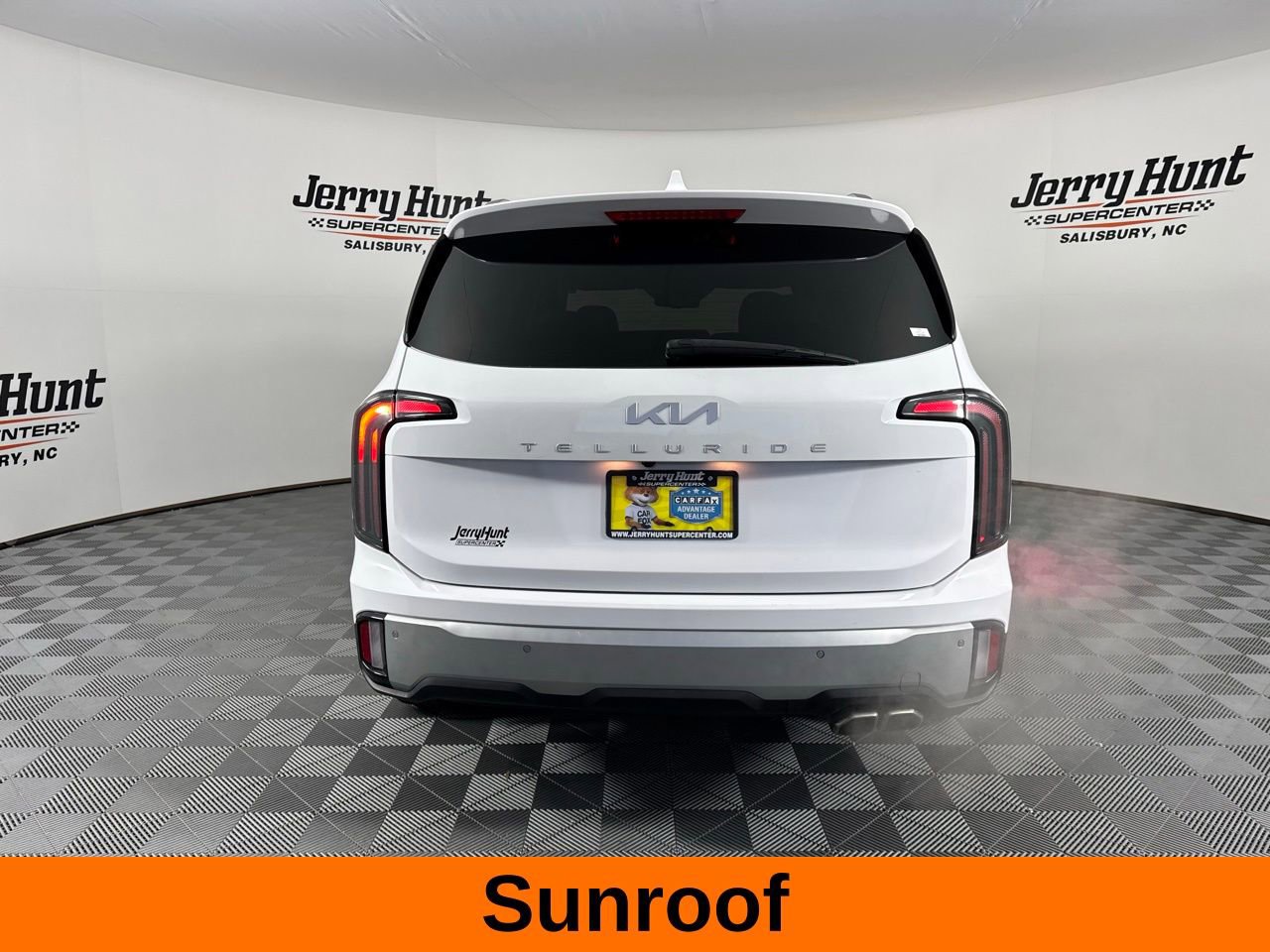 Used 2024 Kia Telluride EX w/ EX Captain's Chair Package image 7