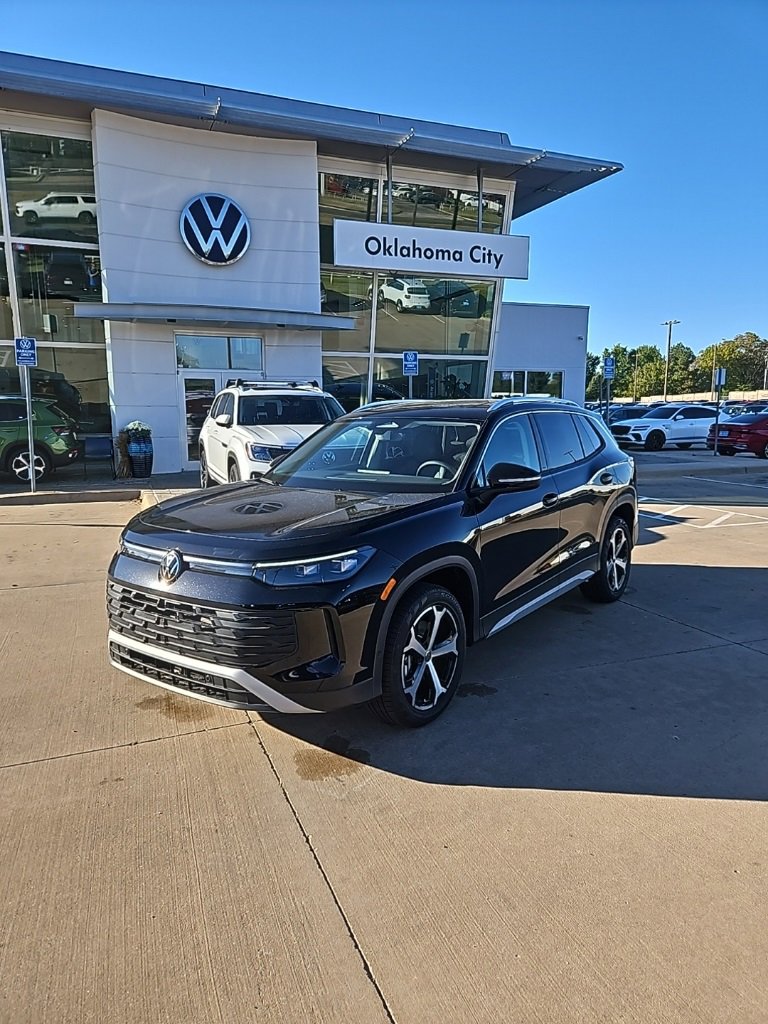New 2025 Volkswagen Tiguan SE image 1