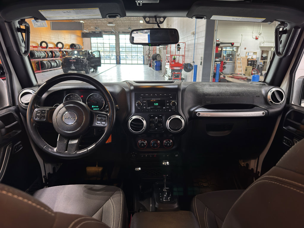 Used 2018 Jeep Wrangler Unlimited Rubicon w/ Cold Weather Group AWD/4WD image 12