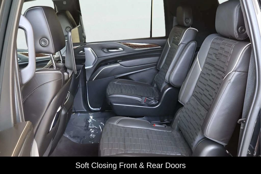 Used 2024 Cadillac Escalade ESV Premium Luxury Platinum AWD/4WD image 17