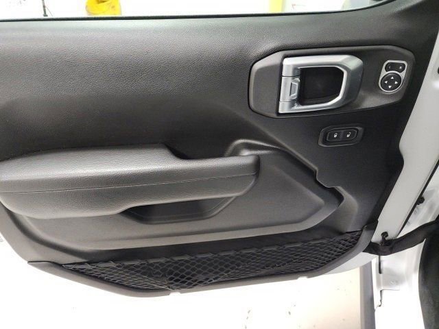 Used 2022 Jeep Wrangler Unlimited Rubicon w/ LED Lighting Group image 22