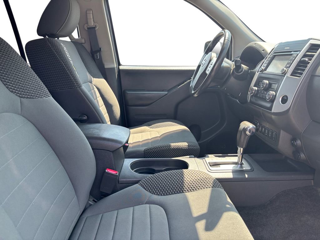 Used 2018 Nissan Frontier PRO-4X AWD/4WD image 15
