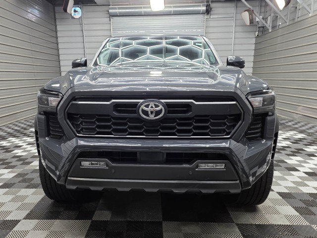 Used 2024 Toyota Tacoma TRD Off-Road w/ TRD Off Road Upgrade Package AWD/4WD image 4