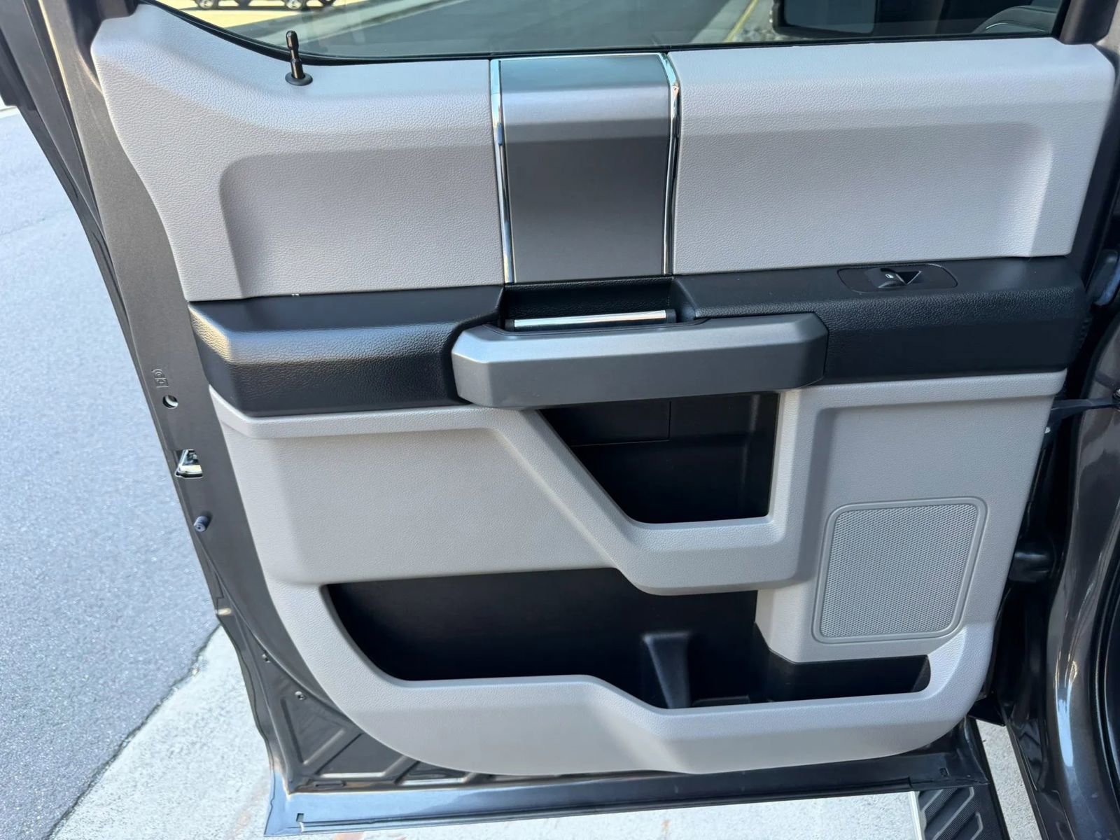 Used 2018 Ford F150 XLT w/ Equipment Group 302A Luxury AWD/4WD image 29
