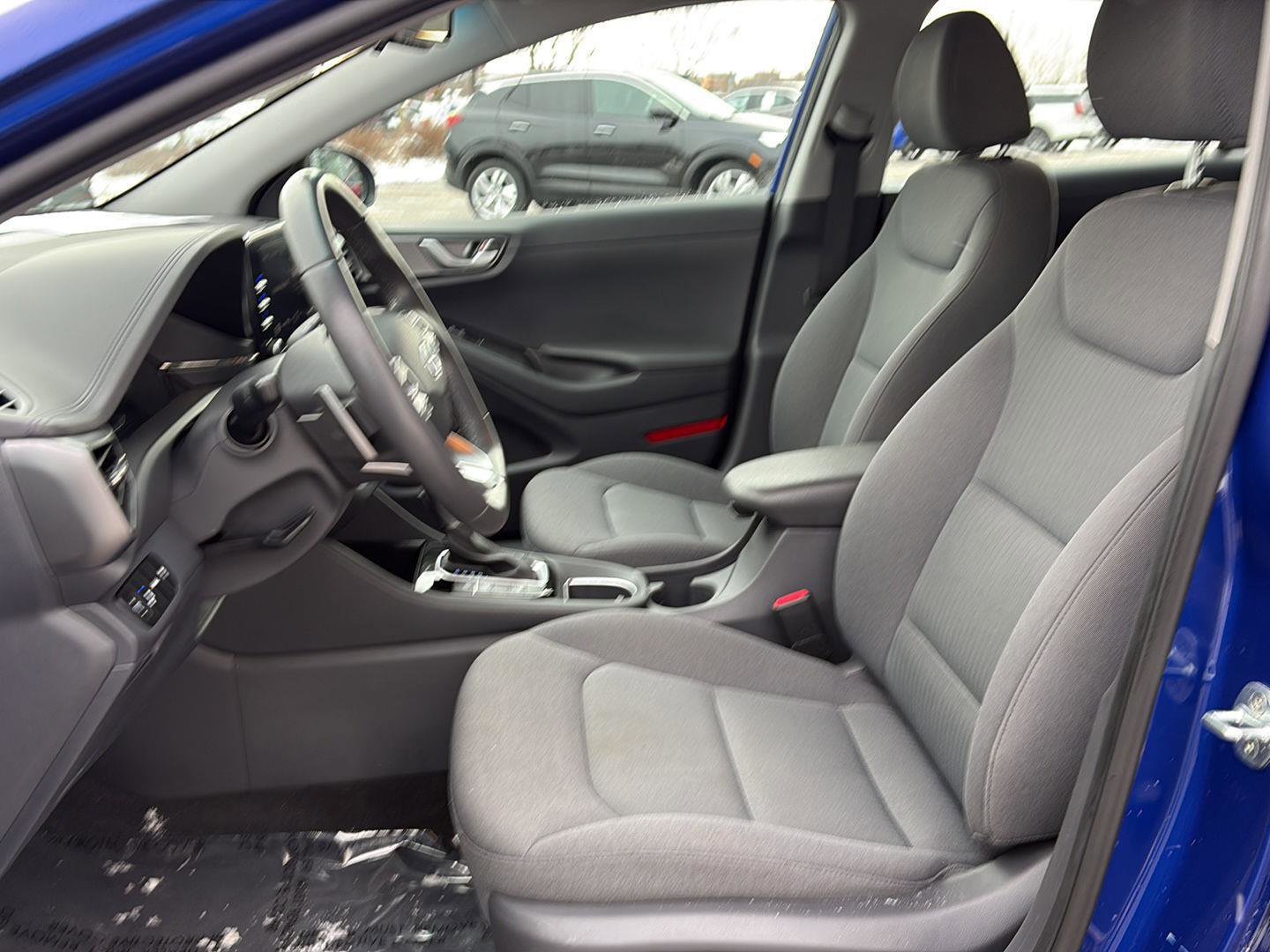 Used 2022 Hyundai Ioniq SE image 15