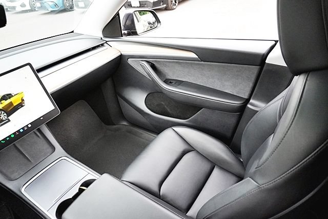 Used 2024 Tesla Model Y Long Range AWD/4WD image 25
