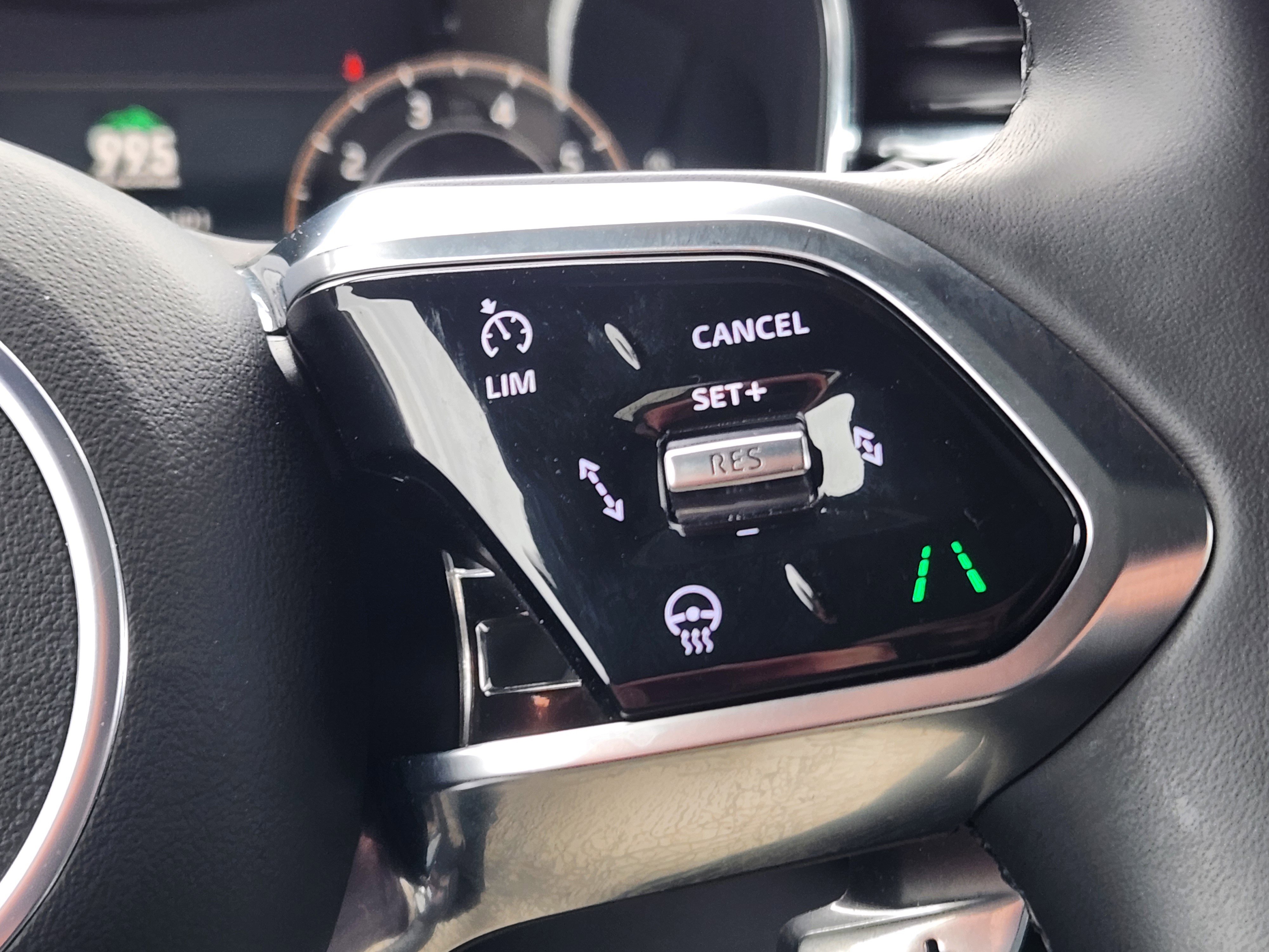 Certified 2025 Jaguar F-PACE R-Dynamic S AWD/4WD image 33