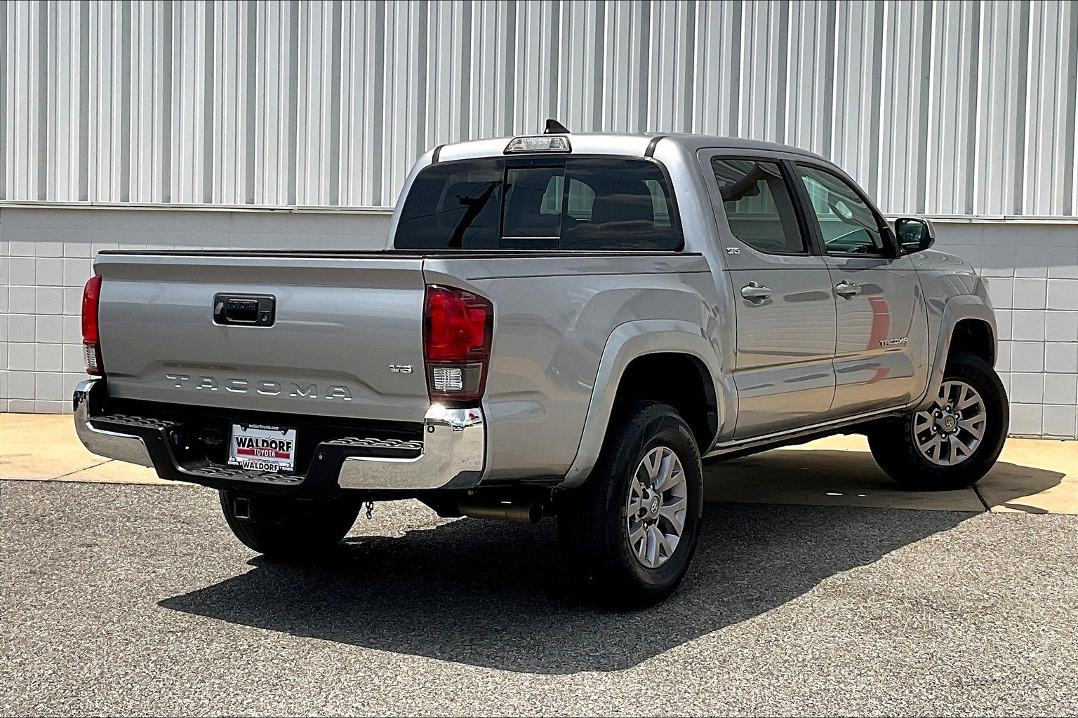 Used 2018 Toyota Tacoma SR5 RWD image 13