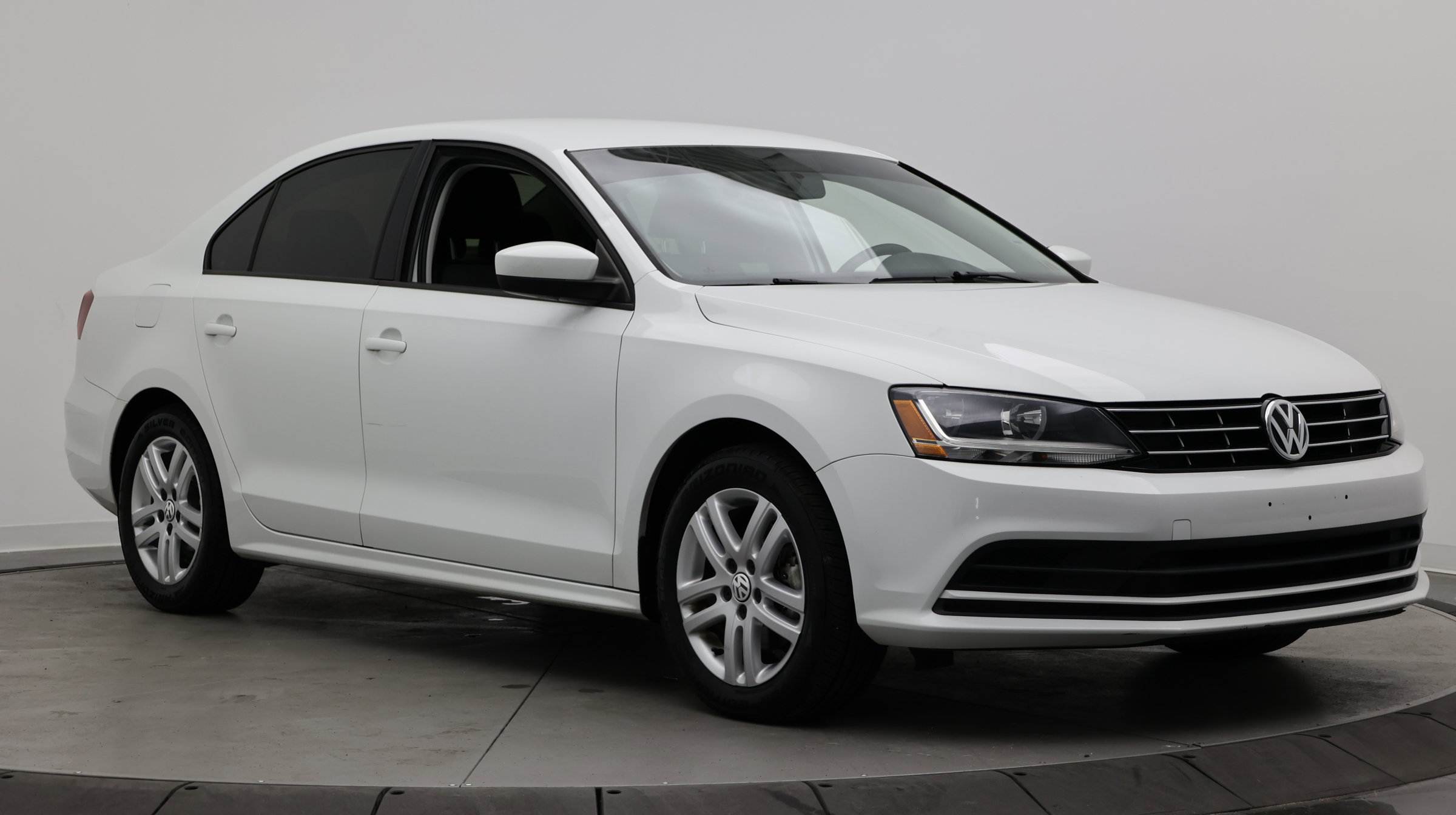 Used 2018 Volkswagen Jetta S FWD image 3
