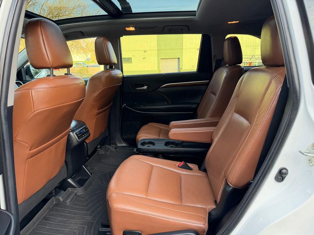 Used 2019 Toyota Highlander Limited Platinum AWD/4WD image 26