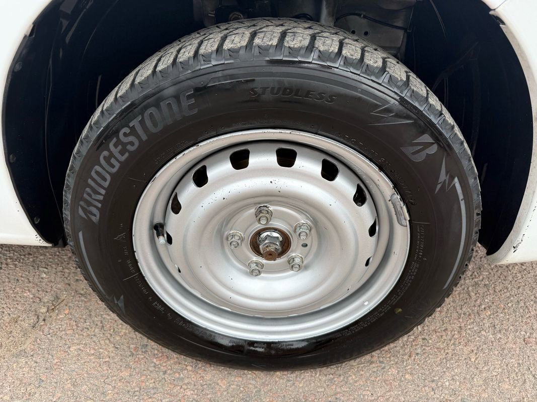 Used 2021 Nissan NV200 S w/ Back Door Glass Package image 12