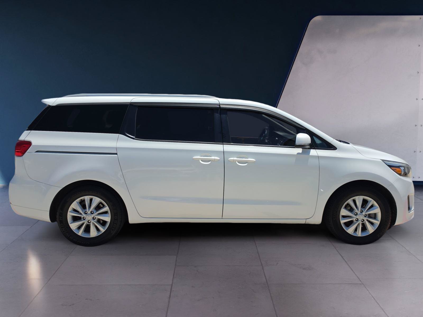 Used 2016 Kia Sedona LX w/ LX Convenience Package FWD image 6