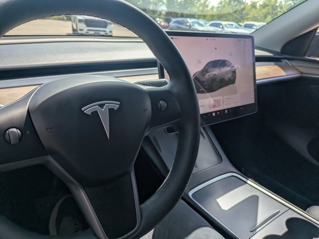 Used 2024 Tesla Model Y Long Range RWD image 25