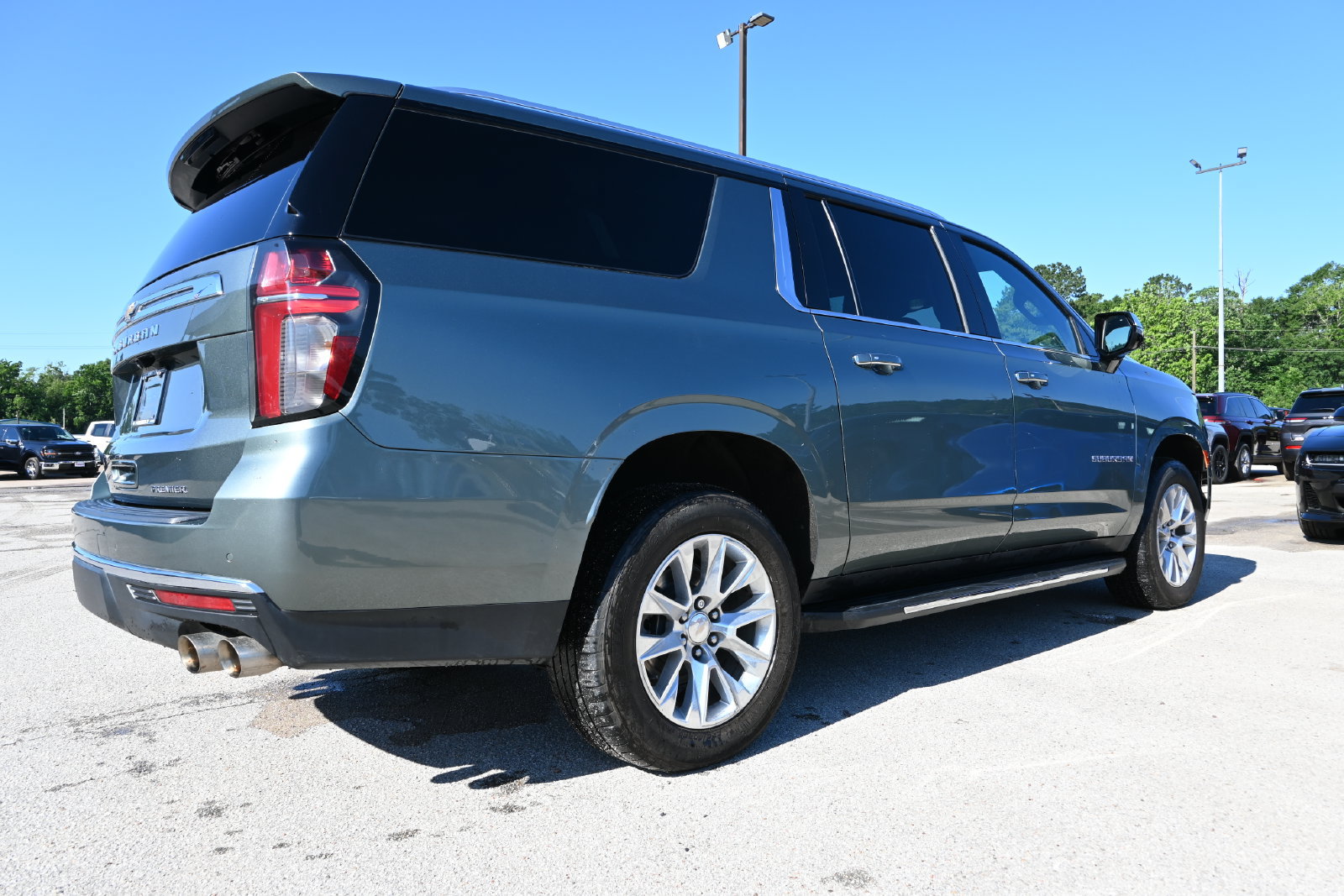 Used 2024 Chevrolet Suburban Premier AWD/4WD image 3
