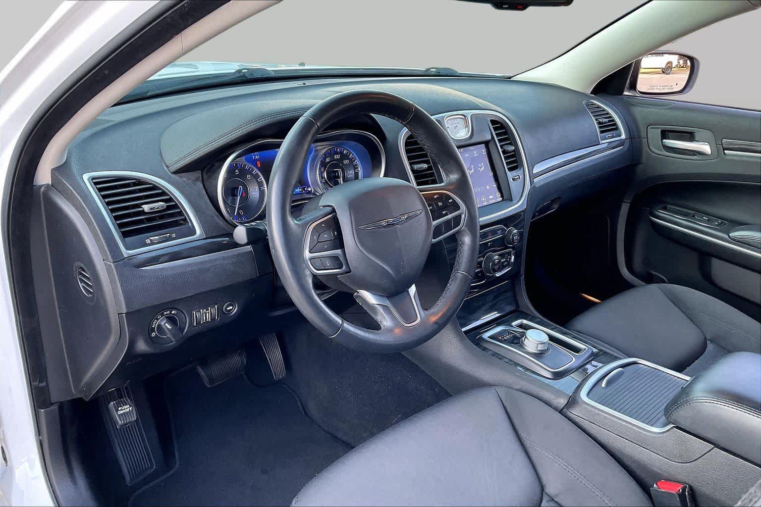 Used 2021 Chrysler 300 Touring w/ Sport Appearance Package RWD image 16