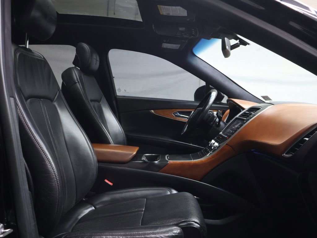 Used 2020 Lincoln Nautilus Black Label w/ Cargo Utility Package image 10