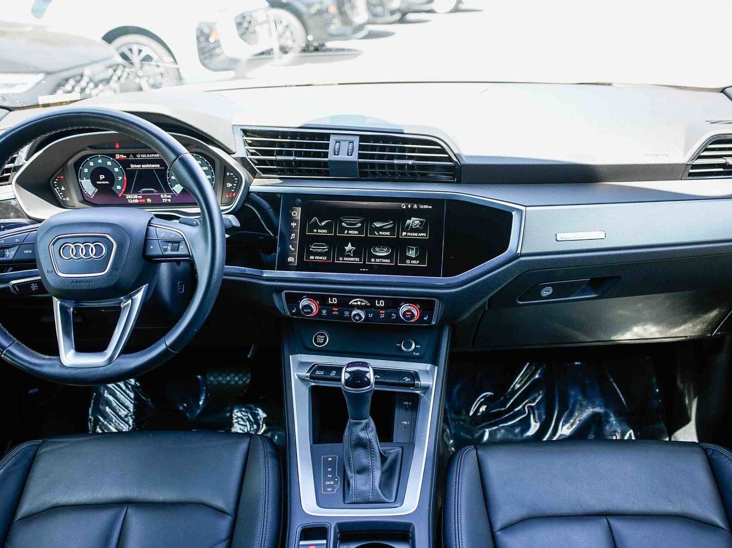 Used 2023 Audi Q3 2.0T Premium w/ Convenience Package AWD/4WD image 12