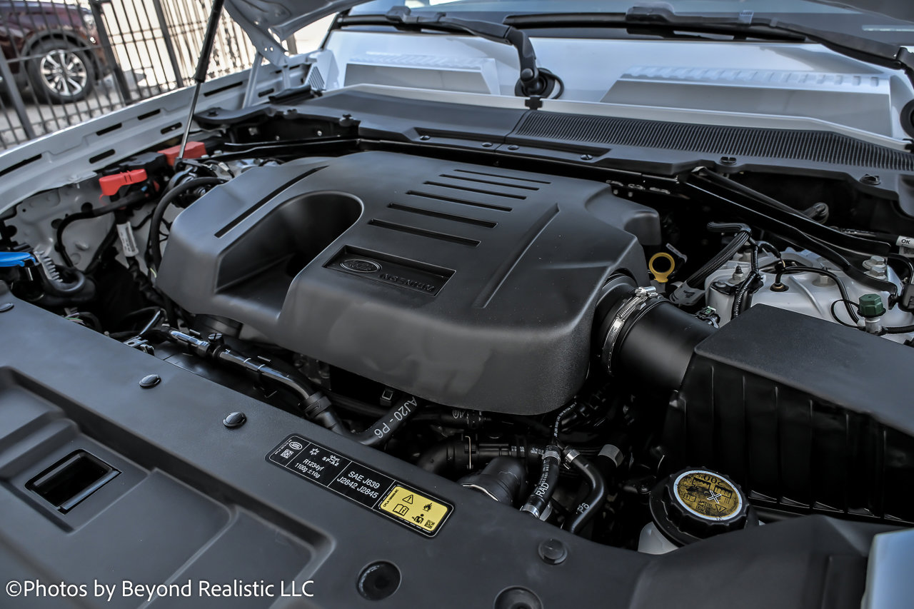 Used 2023 Land Rover Defender 130 SE image 19