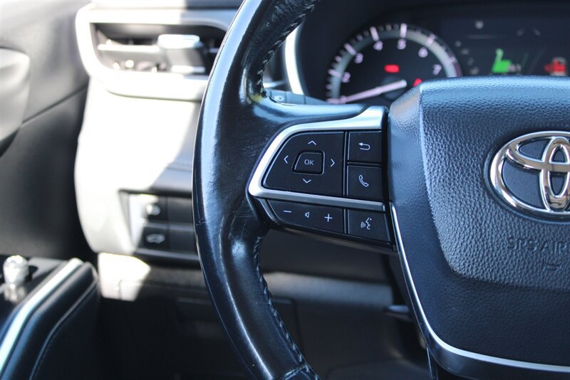 Used 2021 Toyota Highlander XLE AWD/4WD image 17
