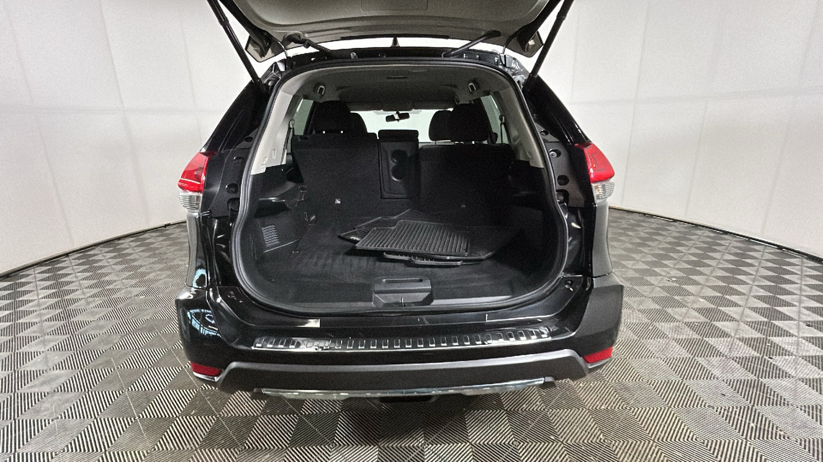 Used 2018 Nissan Rogue SV AWD/4WD image 31
