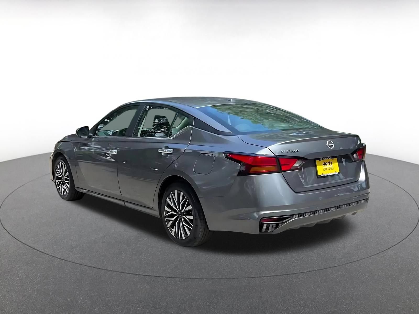 Used 2025 Nissan Altima 2.5 SV FWD image 11