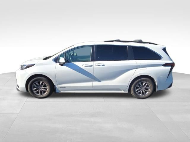 Used 2021 Toyota Sienna LE FWD image 3