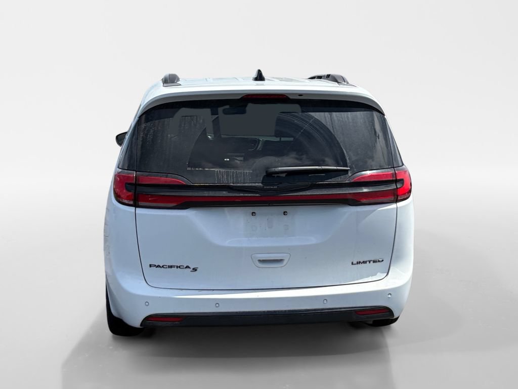 Used 2025 Chrysler Pacifica Limited FWD image 4