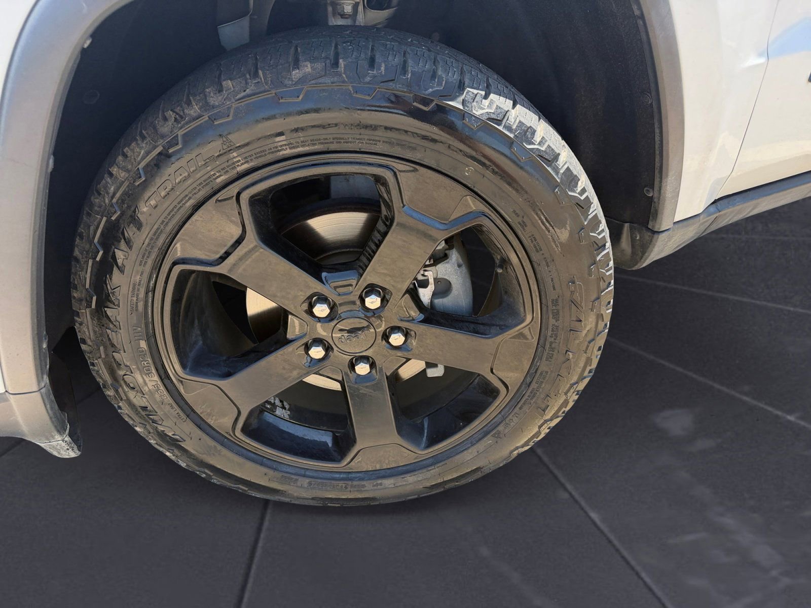Used 2019 Jeep Grand Cherokee Laredo AWD/4WD image 14