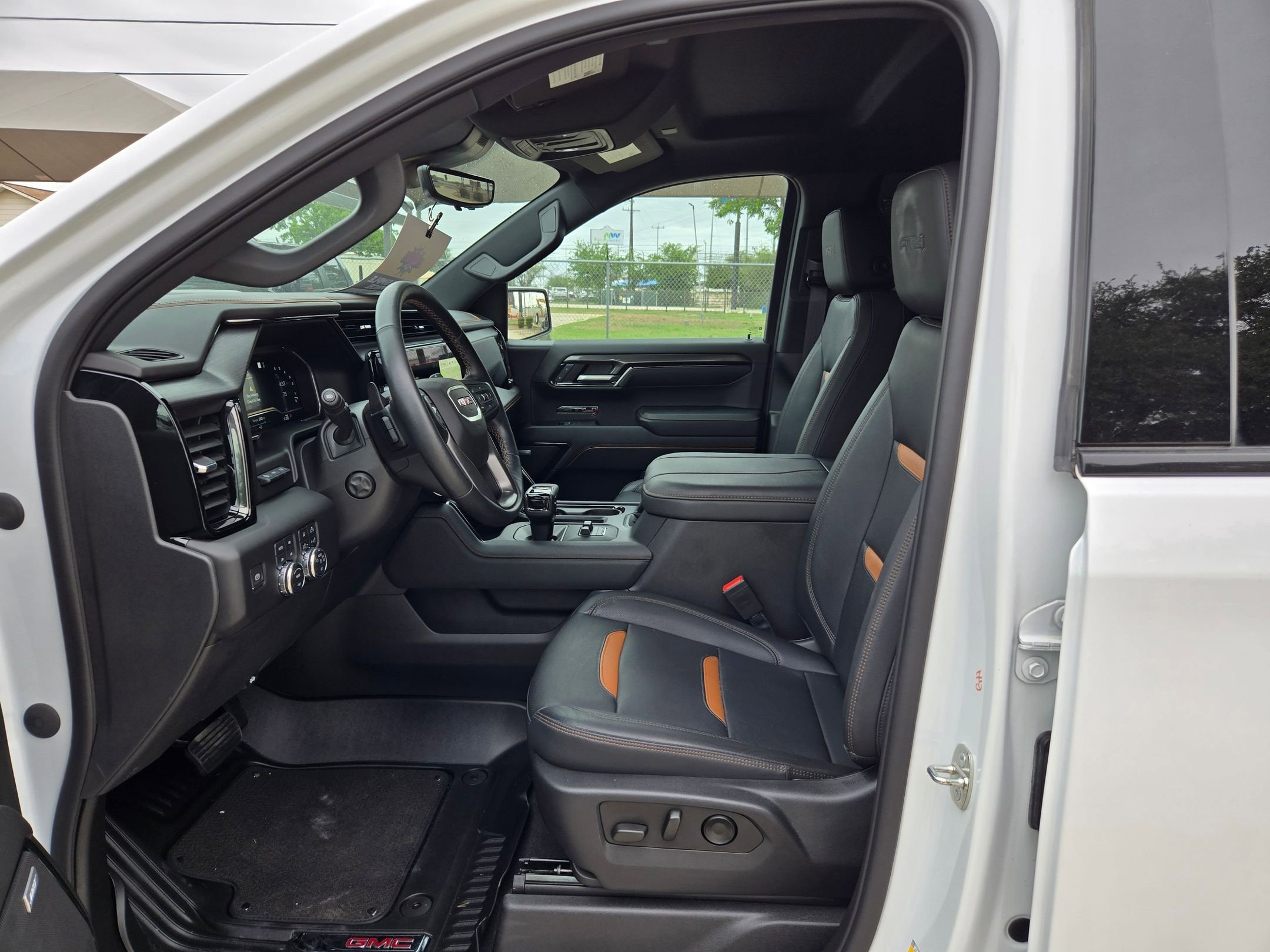 Certified 2023 GMC Sierra 1500 AT4 w/ Technology Package AWD/4WD image 9