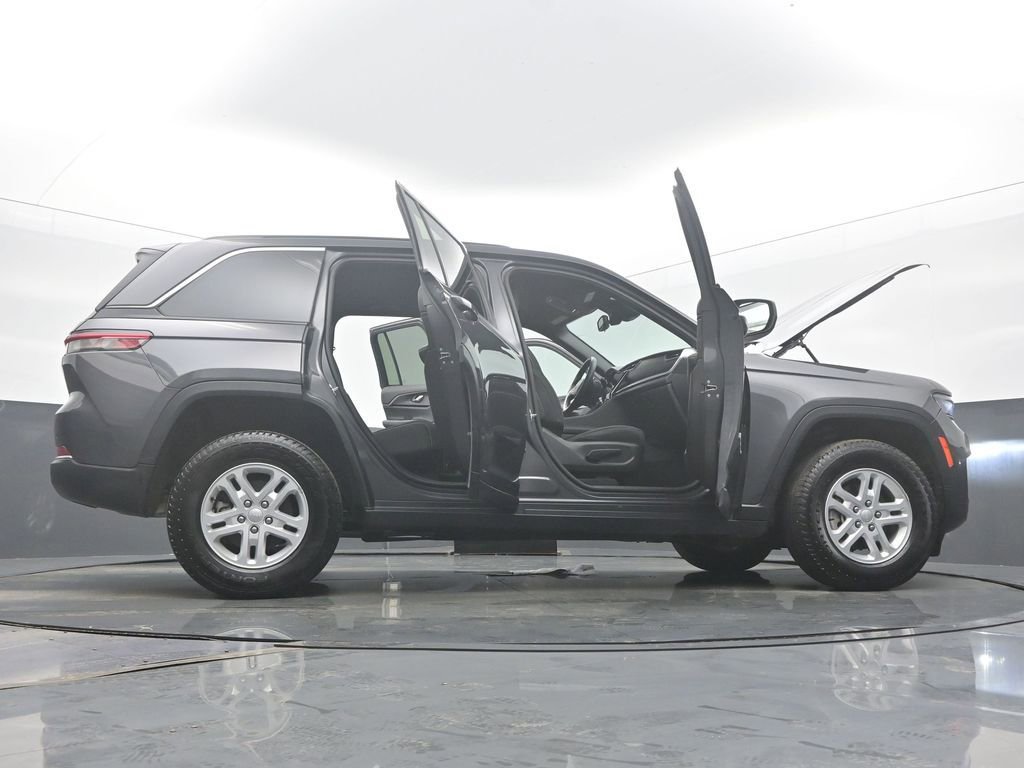 Used 2024 Jeep Grand Cherokee Laredo image 61