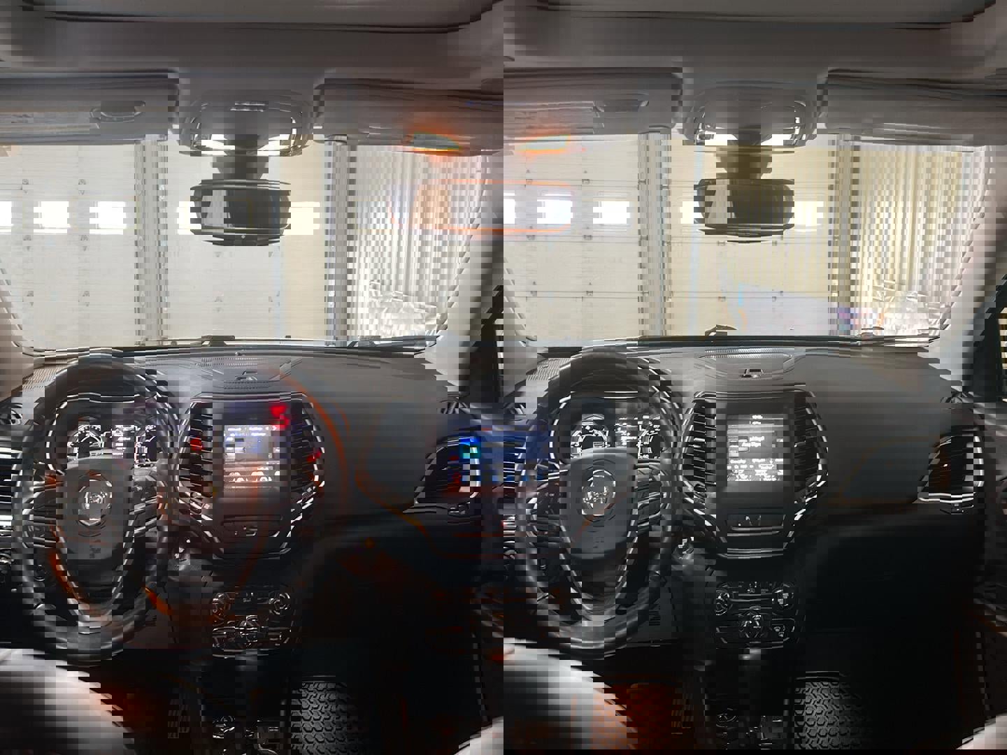 Used 2019 Jeep Cherokee Latitude Plus w/ Comfort/Convenience Group image 23