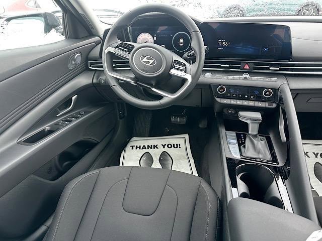 Certified 2025 Hyundai Elantra SEL image 11