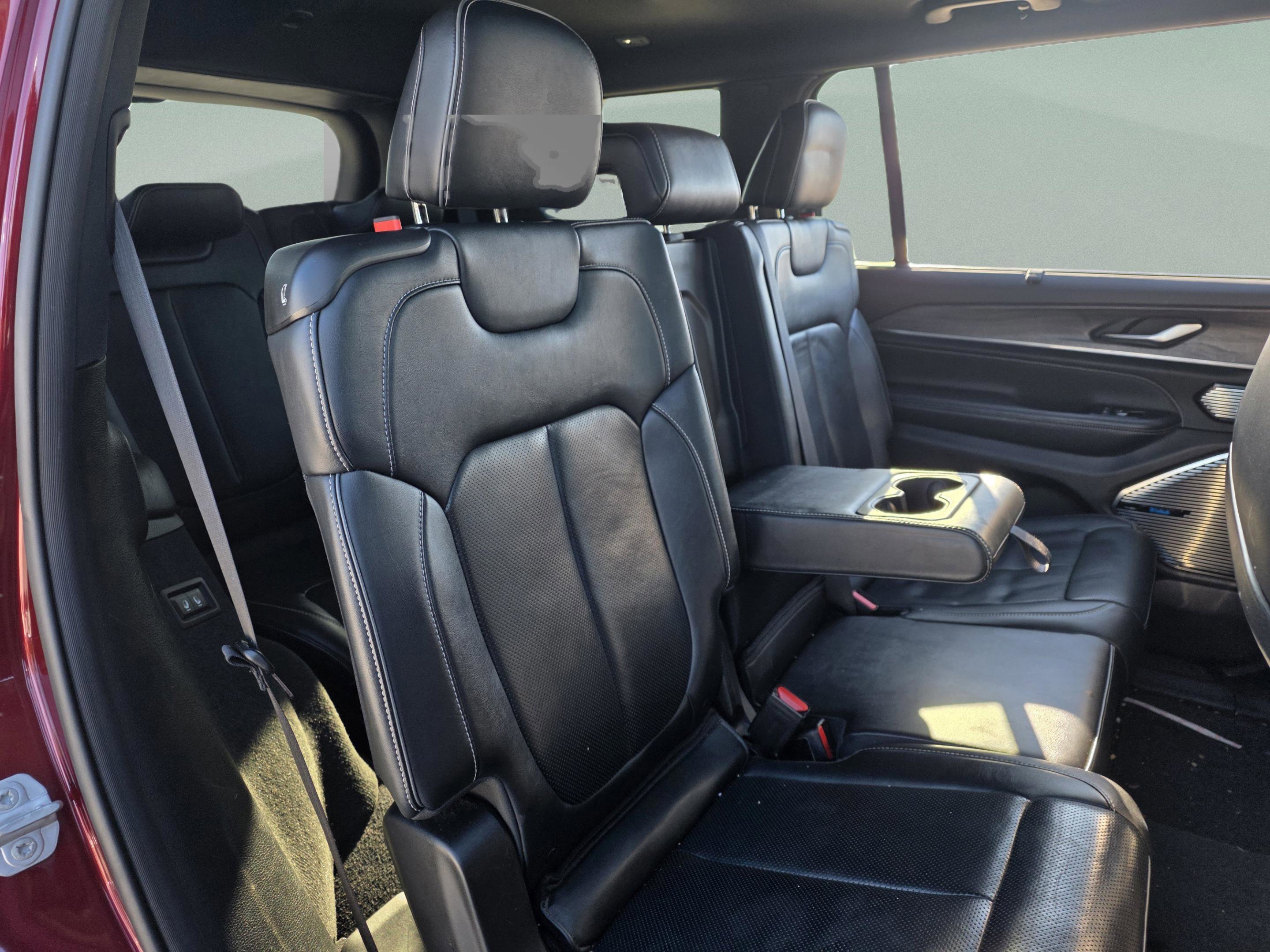 Used 2022 Jeep Grand Cherokee L Overland w/ Advanced Protech Group III image 22