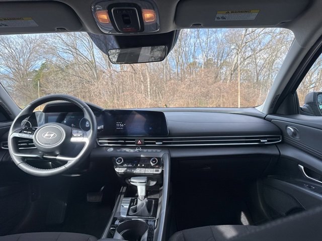 Used 2025 Hyundai Elantra SEL image 12