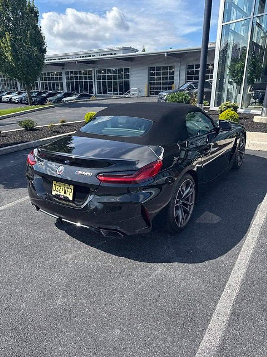 Used 2022 BMW Z4 M40i w/ Premium Package RWD image 3