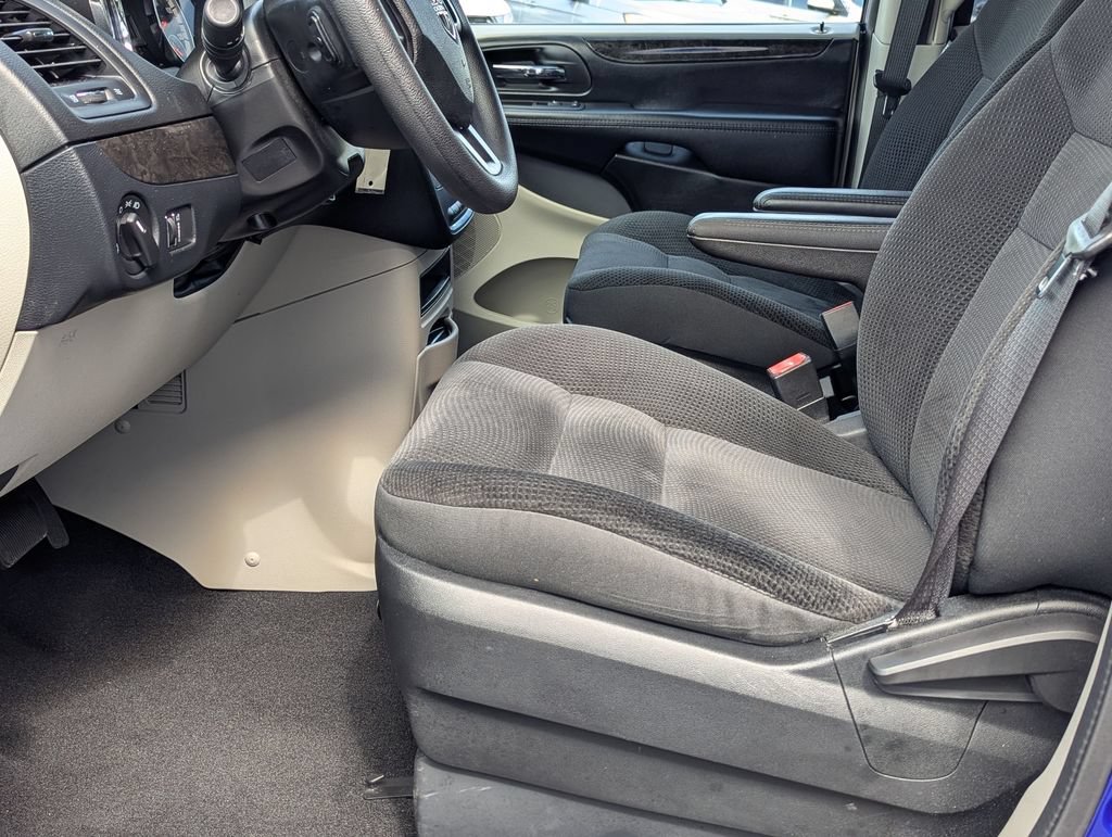 Used 2019 Dodge Grand Caravan SE w/ UConnect Hands-Free Group FWD image 11