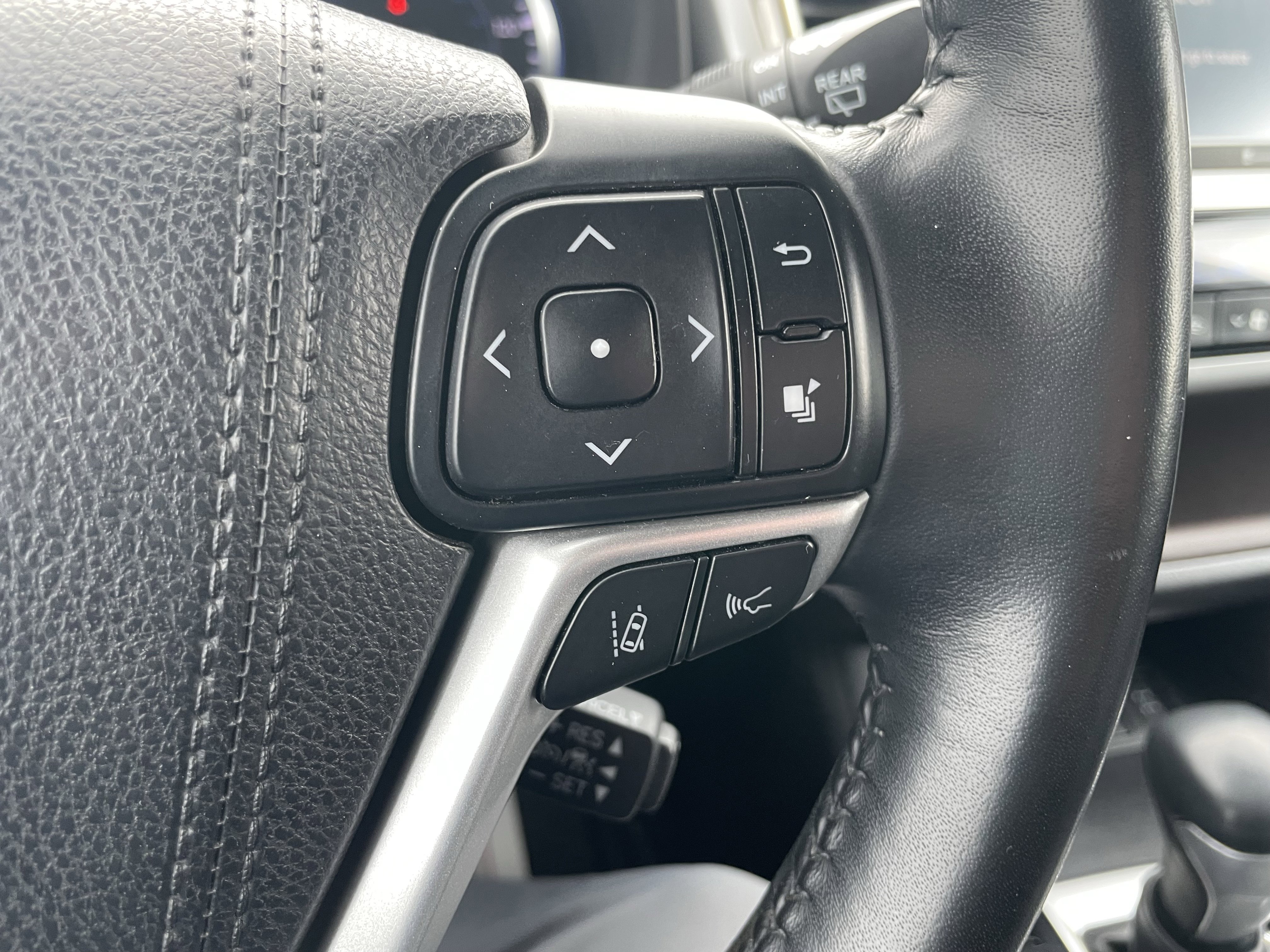 Used 2017 Toyota Highlander Limited w/ Protection Package #3 image 17