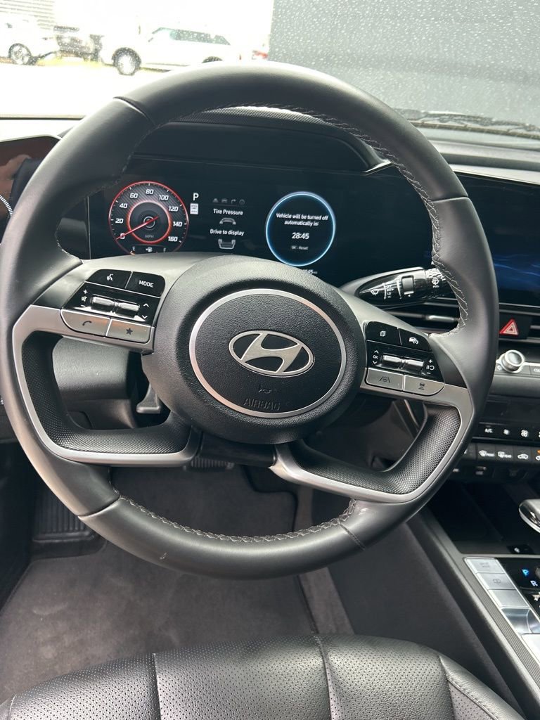 Certified 2025 Hyundai Elantra Limited FWD image 9