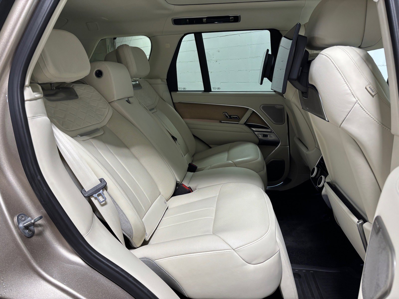 Used 2023 Land Rover Range Rover SV AWD/4WD image 40